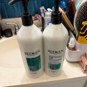 Redken Acidic Bonding Curls Hair Care Set - White